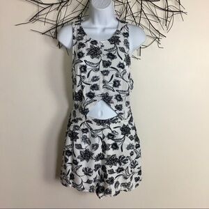 🎈🎈🎈Sexy Kendall Kylie black white romper shorts crop 🎈🎈🎈